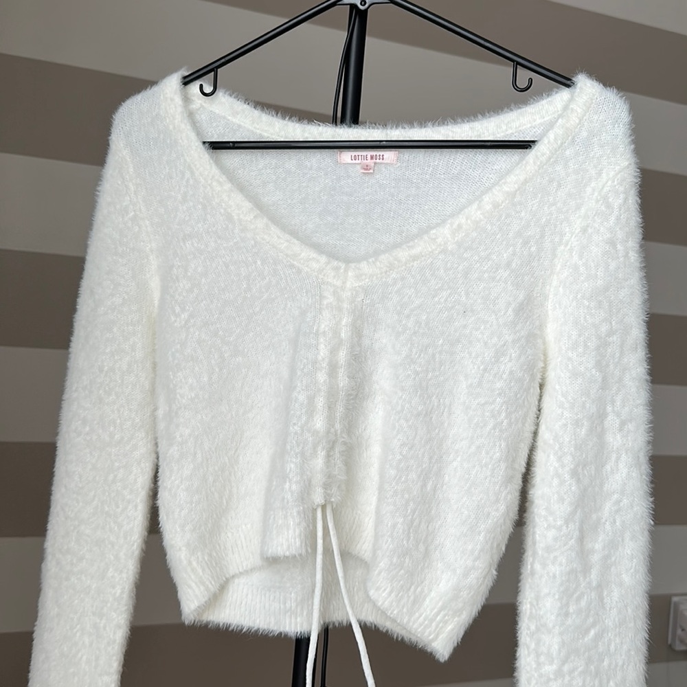 LoTTie moss white/cream shirt in size small!🤎🐻🤍🤍